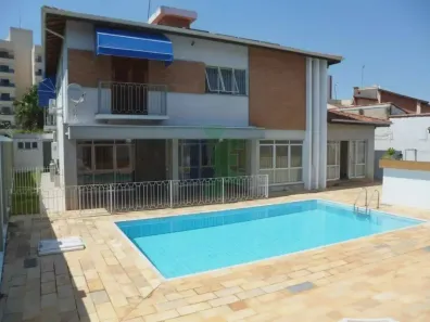 Sobrado com 4 Quartos à venda, 540m² no Centro, Jacareí