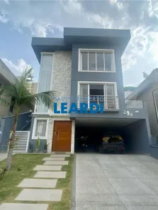 Casa de Condomínio com 3 Quartos à venda, 200m² no Suru, Santana de Parnaíba