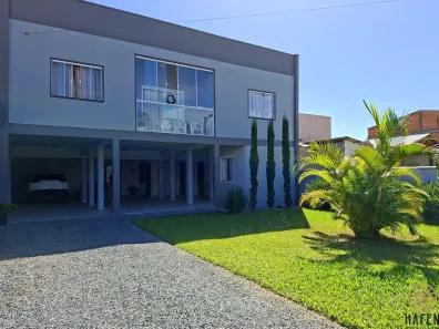 Sobrado com 5 Quartos à venda, 175m² no Meia Praia, Navegantes