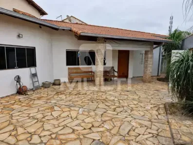 Casa com 3 Quartos para alugar, 200m² no Jardim Karaíba, Uberlândia