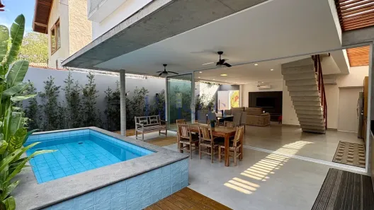 Sobrado com 4 Quartos para alugar, 211m² no Camburi, São Sebastião