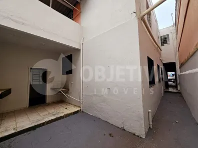 Casa com 2 Quartos para alugar, 90m² no Nossa Senhora Aparecida, Uberlândia