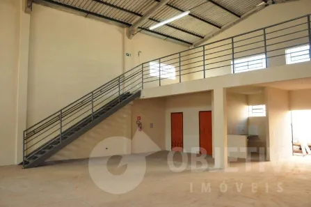 Galpão/Depósito/Armazém para alugar, 335m² no Segismundo Pereira, Uberlândia