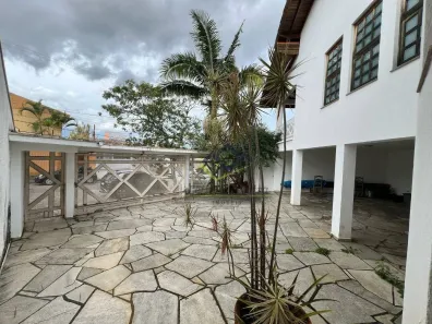 Casa com 3 Quartos para venda ou aluguel, 400m² no Vila Oliveira, Mogi das Cruzes