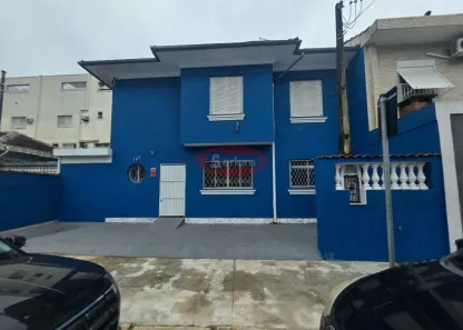 Sobrado com 3 Quartos para alugar, 151m² no Embaré, Santos