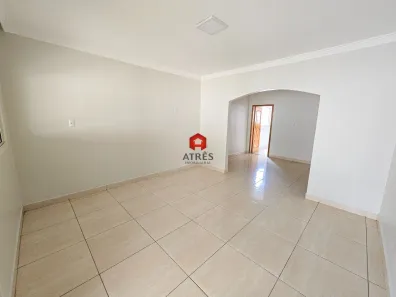 Casa com 3 Quartos para alugar, 210m² no Setor Urias Magalhães, Goiânia