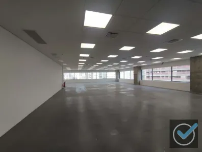 Sala Comercial para alugar, 789m² no Parque Industrial Tomas Edson, São Paulo