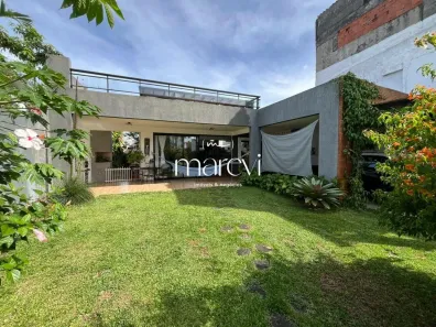 Sobrado com 3 Quartos à venda, 270m² no Brejatuba, Guaratuba