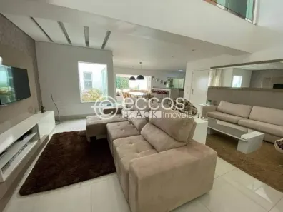Casa com 4 Quartos à venda, 465m² no Tibery, Uberlândia