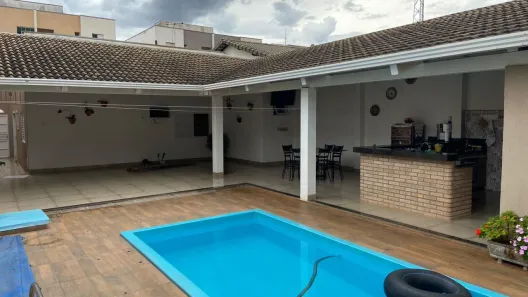 Casa com 3 Quartos à venda, 199m² no Segismundo Pereira, Uberlândia