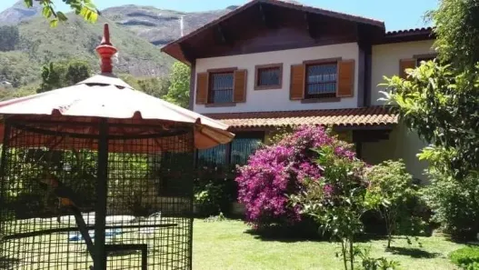 Casa com 5 Quartos para alugar, 500m² no Samambaia, Petrópolis