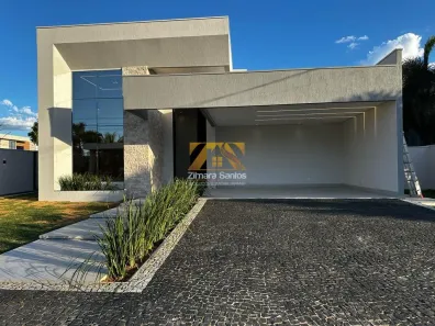 Casa de Condomínio com 4 Quartos à venda, 240m² no Loteamento Caribe, Palmas