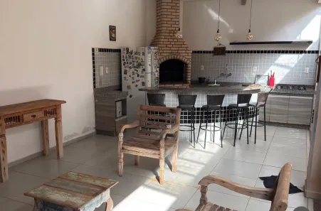 Casa com 3 Quartos para alugar, 170m² no Santa Maria, Brasília