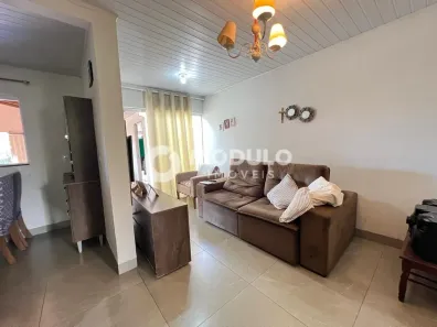 Casa com 2 Quartos à venda, 47m² no Loteamento Monte Hebron, Uberlândia