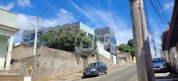 Imóvel Comercial com 2 Quartos à venda, 450m² no Centro, Vassouras