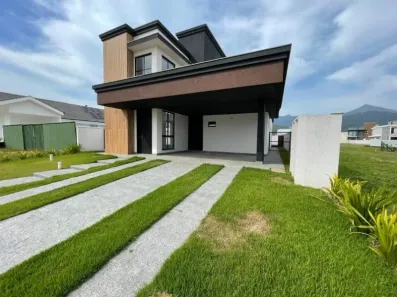 Casa de Condomínio com 3 Quartos à venda, 180m² no Santa Regina, Camboriú
