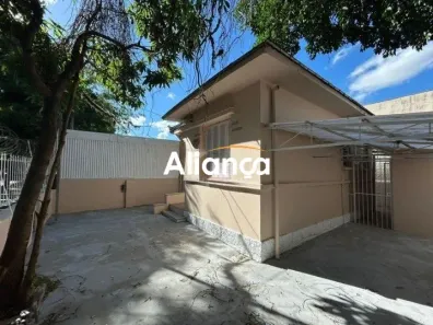 Casa com 3 Quartos para alugar, 60m² no São Geraldo, Porto Alegre
