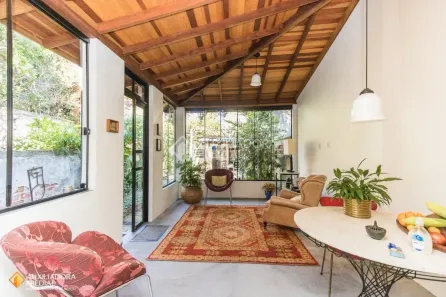 Casa com 3 Quartos à venda, 150m² no Floresta, Porto Alegre