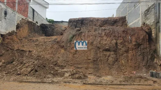 Lote/Terreno à venda, 375m² no Maria Paula, São Gonçalo