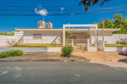 Casa com 4 Quartos à venda, 270m² no Jardim Shangri-la A, Londrina