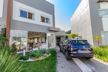 Casa de Condomínio com 2 Quartos à venda, 230m² no São Judas Tadeu, Balneário Camboriú