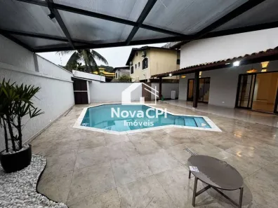 Sobrado com 3 Quartos à venda, 297m² no Canto do Forte, Praia Grande