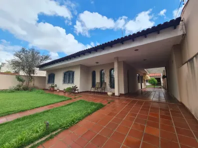 Casa com 4 Quartos à venda, 249m² no Zona 02, Maringá