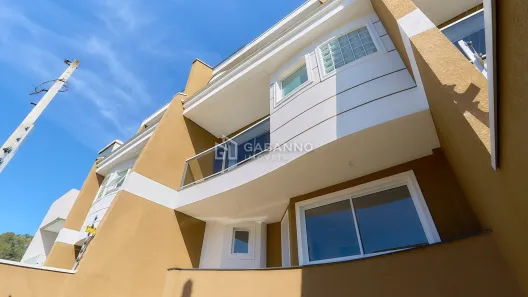 Casa de Condomínio com 4 Quartos à venda, 225m² no São Lourenço, Curitiba