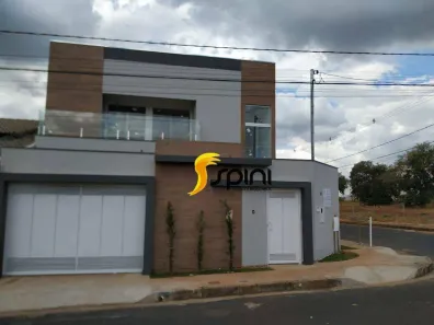 Casa com 3 Quartos para alugar, 140m² no Laranjeiras, Uberlândia