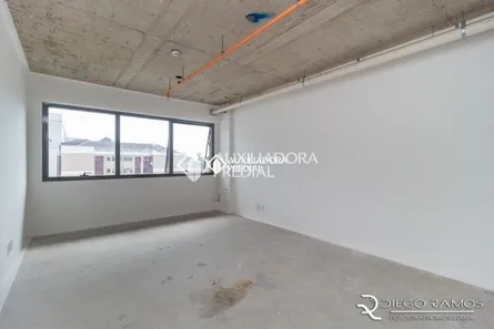 Sala Comercial para alugar, 39m² no Passo da Areia, Porto Alegre