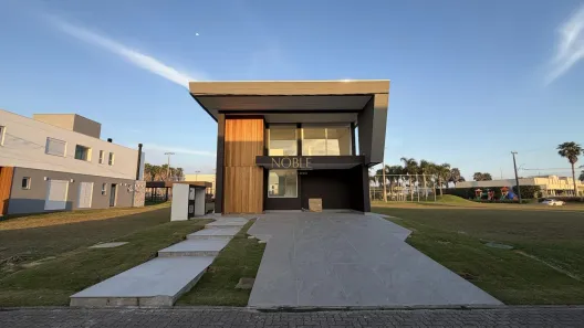 Casa com 4 Quartos à venda, 474m² no Torres, Torres