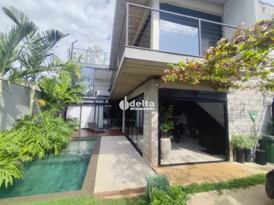 Casa com 2 Quartos para alugar, 150m² no Cidade Jardim, Uberlândia