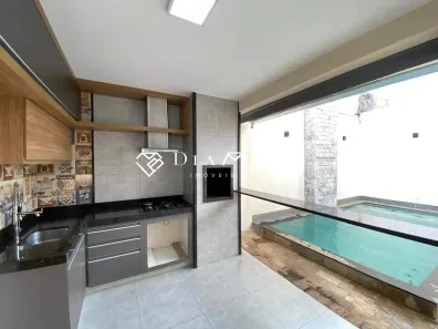 Casa com 3 Quartos à venda, 250m² no Jardim Patrícia, Uberlândia