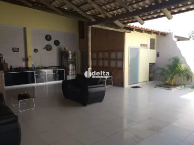 Casa com 3 Quartos à venda, 208m² no Jardim Holanda, Uberlândia