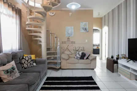 Imóvel Comercial com 4 Quartos à venda, 375m² no São João, Jacareí