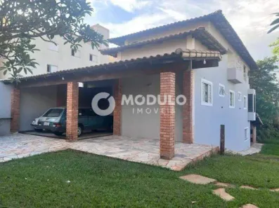 Casa com 4 Quartos para alugar, 290m² no Chácaras Tubalina e Quartel, Uberlândia