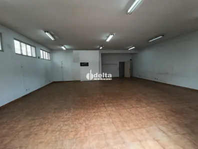 Ponto Comercial para alugar, 120m² no Nossa Senhora Aparecida, Uberlândia