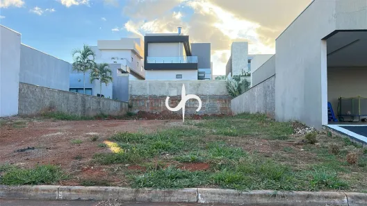 Lote/Terreno à venda, 390m² no Condomínio Residencial Grand Trianon, Anápolis