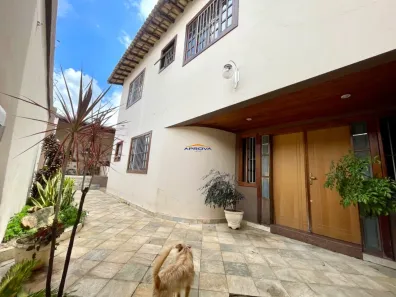 Casa com 3 Quartos à venda, 350m² no Alípio de Melo, Belo Horizonte