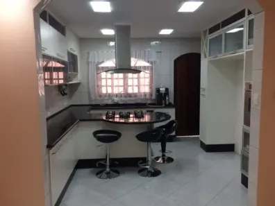 Sobrado com 4 Quartos à venda, 232m² no Parque das Nações, Santo André