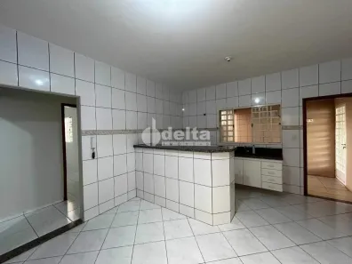 Casa com 6 Quartos à venda, 330m² no Santa Mônica, Uberlândia