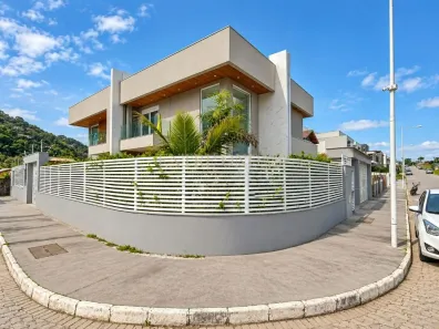 Casa com 3 Quartos para alugar, 250m² no Campeche, Florianópolis