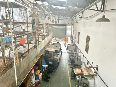 Galpão/Depósito/Armazém à venda, 370m² no Vila Anastácio, São Paulo