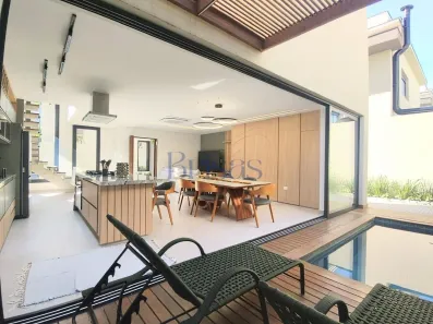 Sobrado com 3 Quartos à venda, 250m² no Camburi, São Sebastião