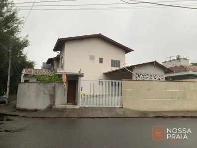 Sobrado com 4 Quartos à venda, 202m² no Bom Retiro, Joinville