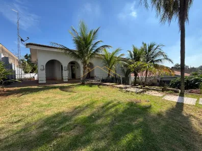 Casa com 2 Quartos para alugar, 212m² no Vila Jones, Americana