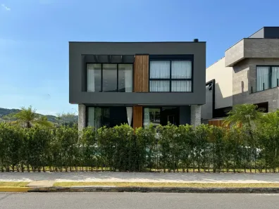 Casa de Condomínio com 4 Quartos para alugar, 368m² no Santa Regina, Camboriú