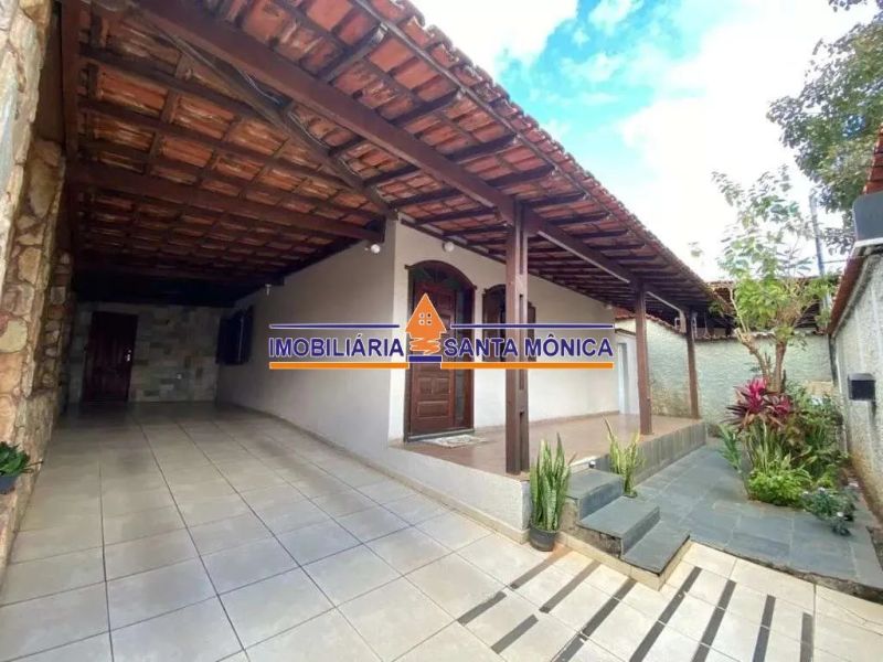 Casa com 4 quartos — Santa Mônica, Belo Horizonte