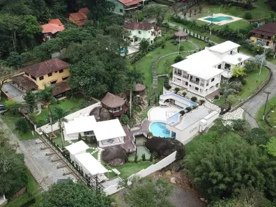 Casa de Condomínio com 6 Quartos à venda, 700m² no Centro, Guapimirim
