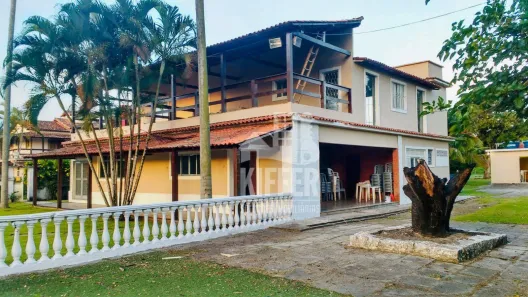 Fazenda/Sítio com 3 Quartos à venda, 200m² no Ubatiba, Maricá